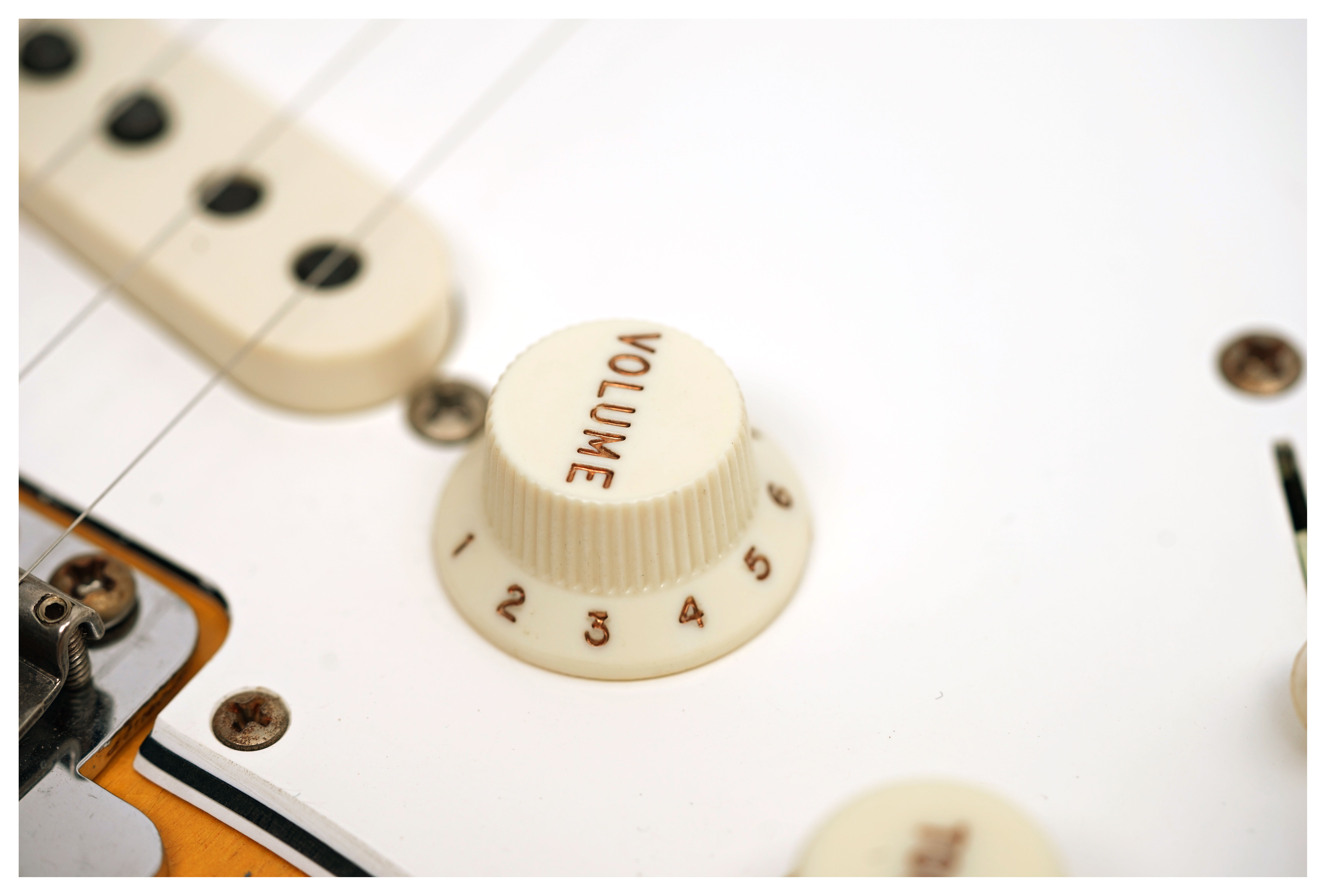 Fender Custom Shop Limited Edition '68 Stratocaster Journeyman Relic Target 3-Colour Sunburst #CZ566673