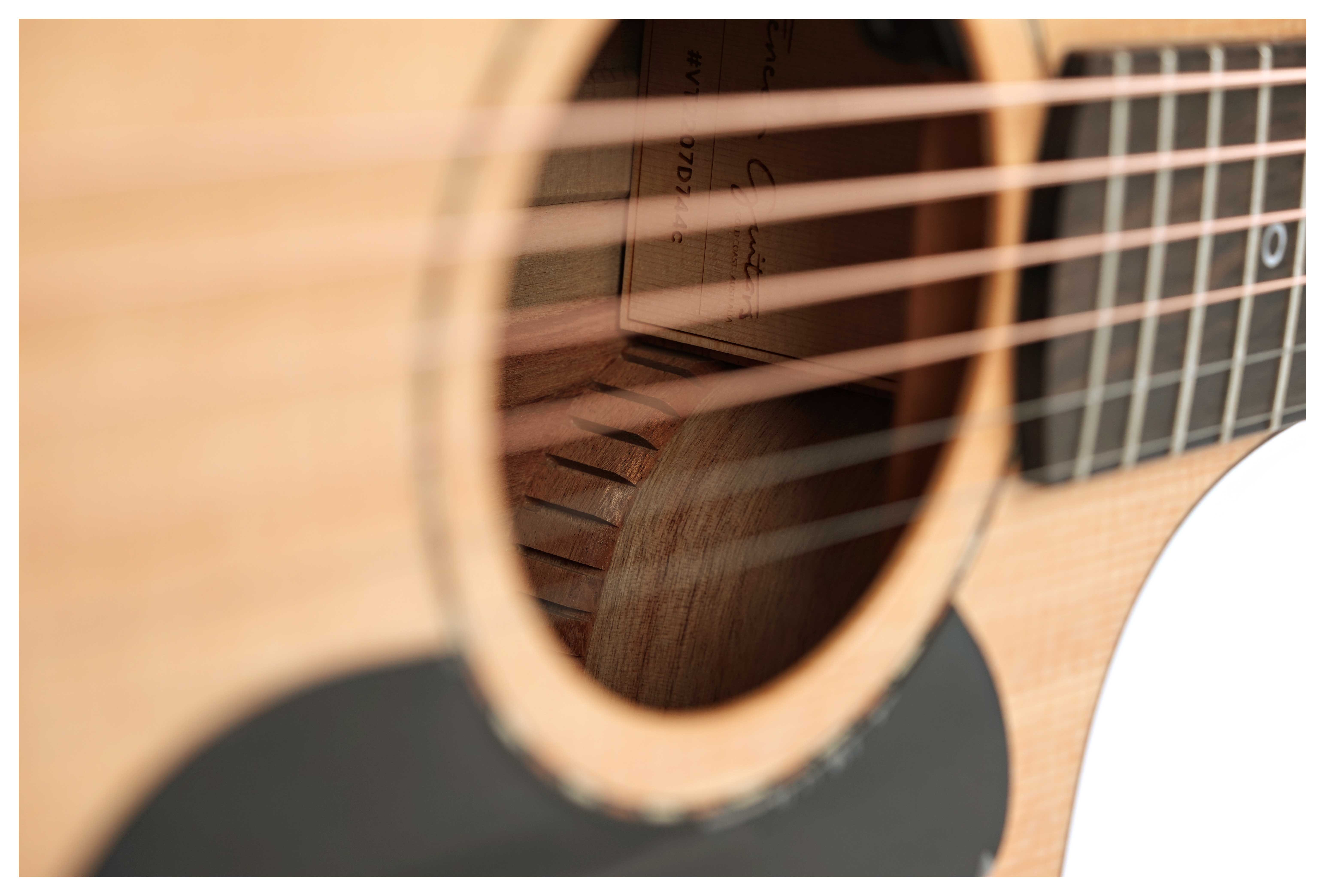 Fenech VT Dreadnought Cutaway AA Spruce/Camphor Laurel