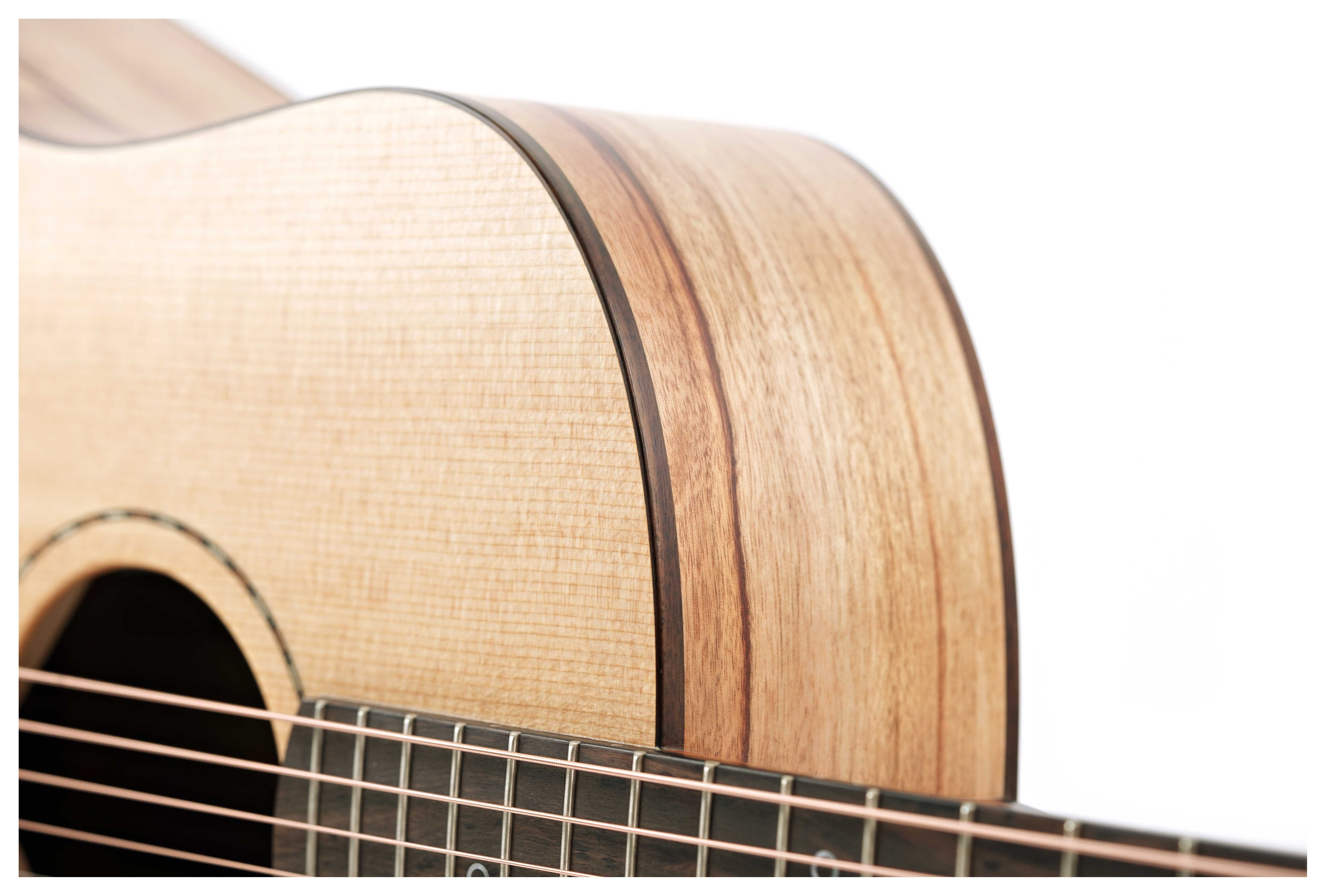 Fenech VT Dreadnought Cutaway AA Spruce/Camphor Laurel