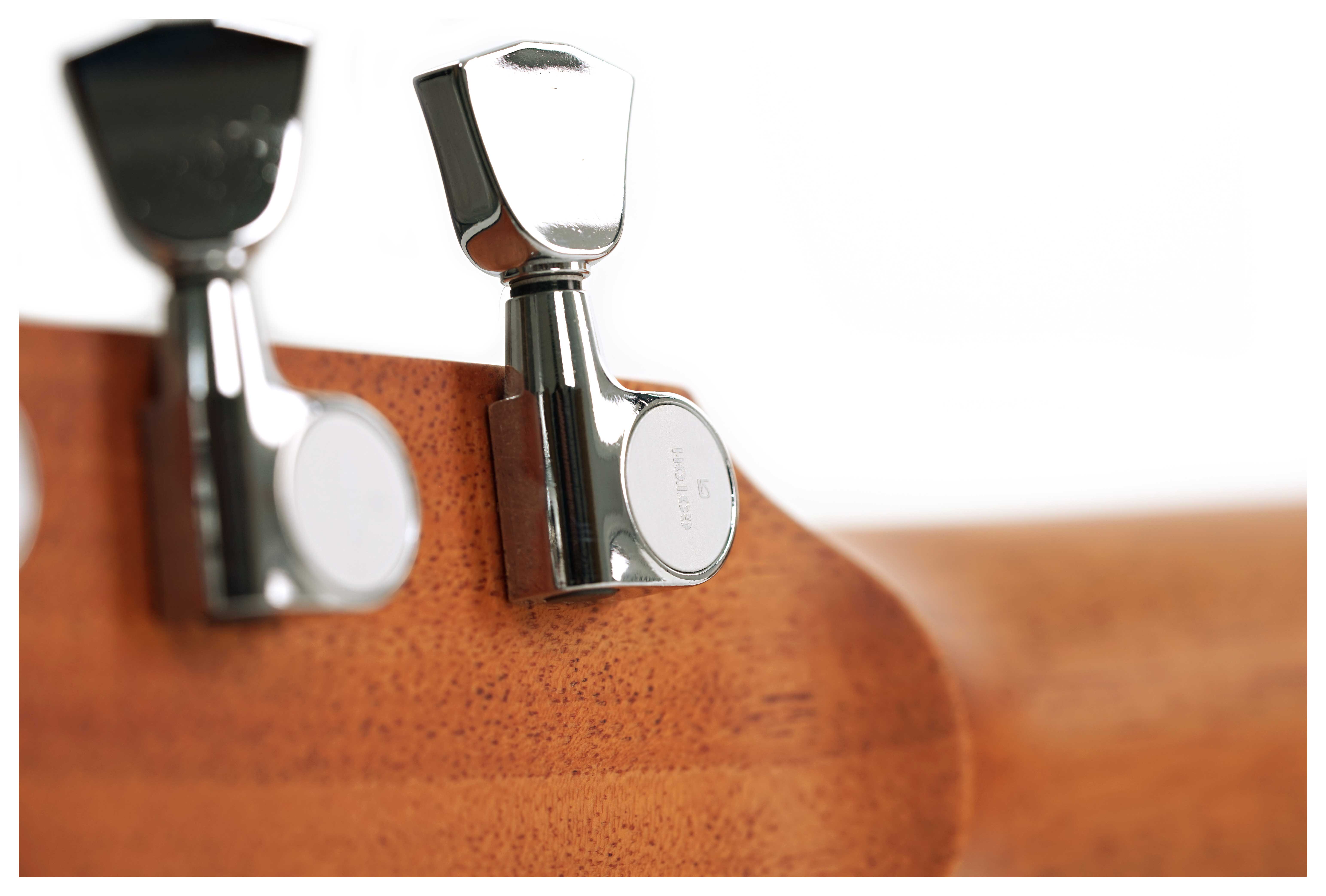 Fenech VT Dreadnought Cutaway AA Spruce/Camphor Laurel