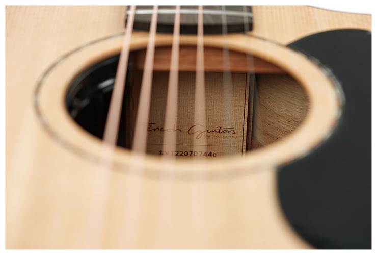 Fenech VT Dreadnought Cutaway AA Spruce/Camphor Laurel Fenech VT Dreadnought Cutaway AA Spruce/Camphor Laurel