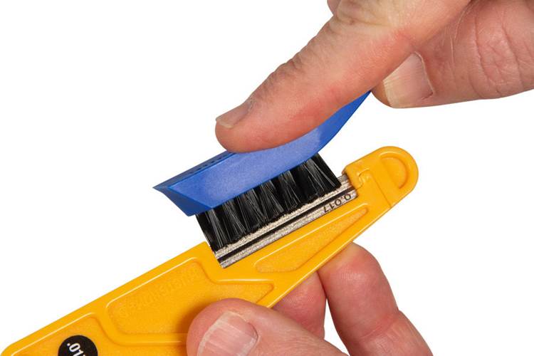 MusicNomad Nut File Storage Case with Cleaning Brush  MusicNomad Nut File Storage Case with Cleaning Brush