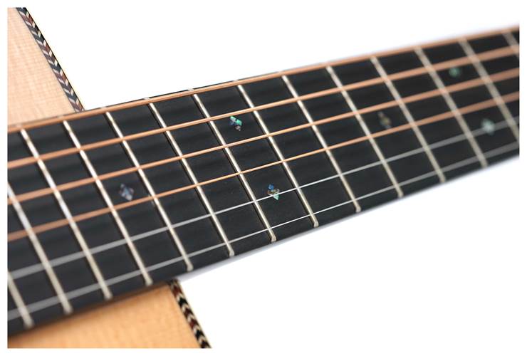 Martin Custom Shop Expert SD-28 Super Dreadnought High Flame Koa Martin Custom Shop Expert SD-28 Super Dreadnought High Flame Koa