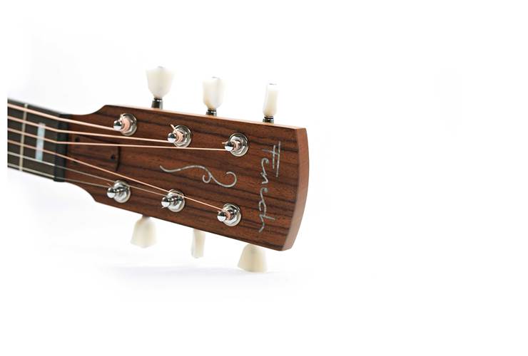 Fenech VTPR Dreadnought Cutaway AAA Spruce/AAA Rosewood Fenech VTPR Dreadnought Cutaway AAA Spruce/AAA Rosewood