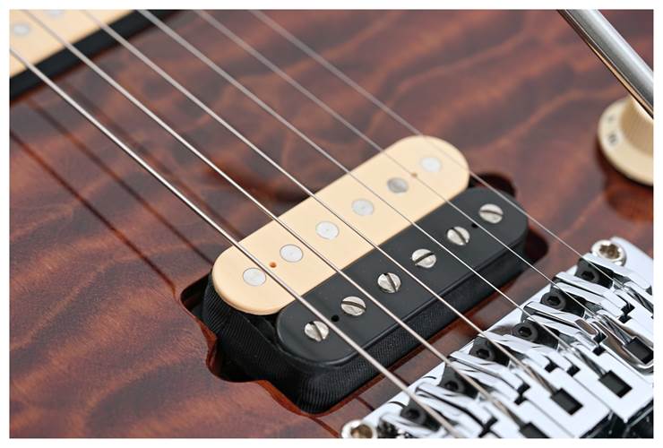 Music Man Axis Roasted Amber Quilt Maple Fingerboard #H08562 Music Man Axis Roasted Amber Quilt Maple Fingerboard #H08562