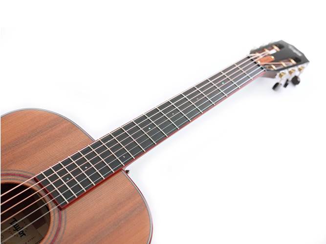 Taylor Custom Grand Concert 12 Fret Red Ironbark / Sinker Redwood Taylor Custom Grand Concert 12 Fret Red Ironbark / Sinker Redwood