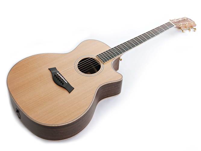 Taylor Custom Grand Auditorium Cedar / Walnut Taylor Custom Grand Auditorium Cedar / Walnut