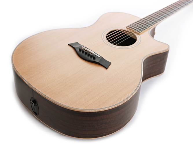 Taylor Custom Grand Auditorium Cedar / Walnut Taylor Custom Grand Auditorium Cedar / Walnut