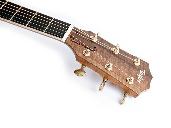 Taylor Custom Grand Auditorium Cedar / Walnut Taylor Custom Grand Auditorium Cedar / Walnut