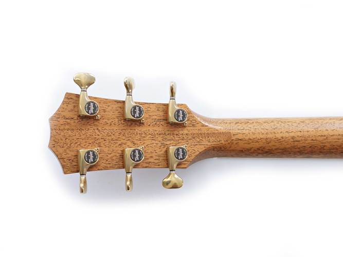 Taylor Custom Grand Auditorium Cedar / Walnut Taylor Custom Grand Auditorium Cedar / Walnut
