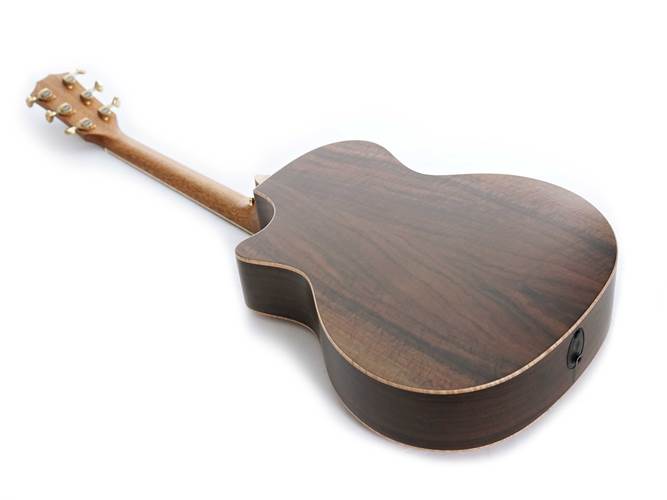 Taylor Custom Grand Auditorium Cedar / Walnut Taylor Custom Grand Auditorium Cedar / Walnut