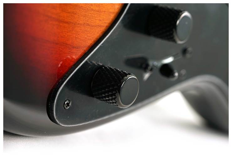 Charvel Pro-Mod So-Cal Style 1 HH FR E Ebony Fingerboard Three-Tone Sunburst Charvel Pro-Mod So-Cal Style 1 HH FR E Ebony Fingerboard Three-Tone Sunburst