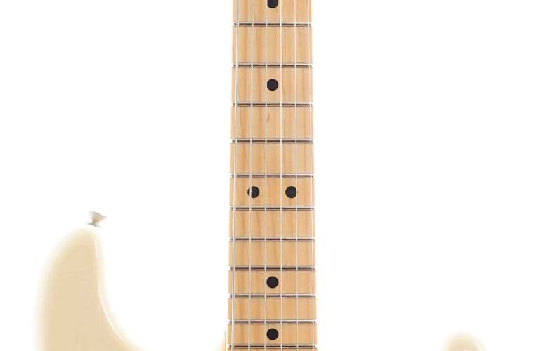 Fender Custom Shop 68 Stratocaster Deluxe Closet Classic Aged Vintage White #CZ577791 Fender Custom Shop 68 Stratocaster Deluxe Closet Classic Aged Vintage White #CZ577791