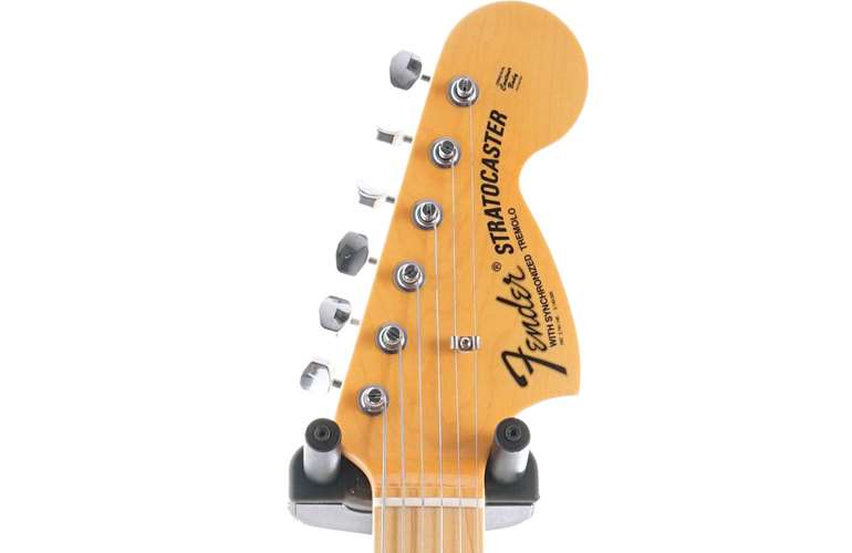 Fender Custom Shop 68 Stratocaster Deluxe Closet Classic Aged Vintage White #CZ577791 Fender Custom Shop 68 Stratocaster Deluxe Closet Classic Aged Vintage White #CZ577791