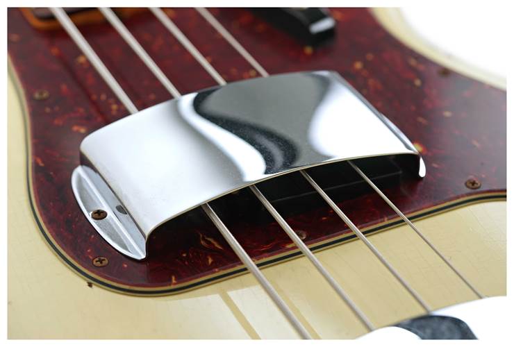 Fender Custom Shop 64 Precision Bass Relic Aged Vintage White #CZ574241 Fender Custom Shop 64 Precision Bass Relic Aged Vintage White #CZ574241