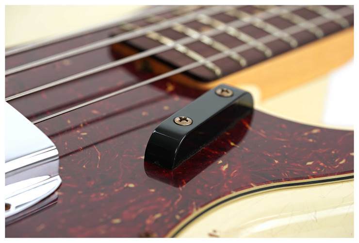 Fender Custom Shop 64 Precision Bass Relic Aged Vintage White #CZ574241 Fender Custom Shop 64 Precision Bass Relic Aged Vintage White #CZ574241