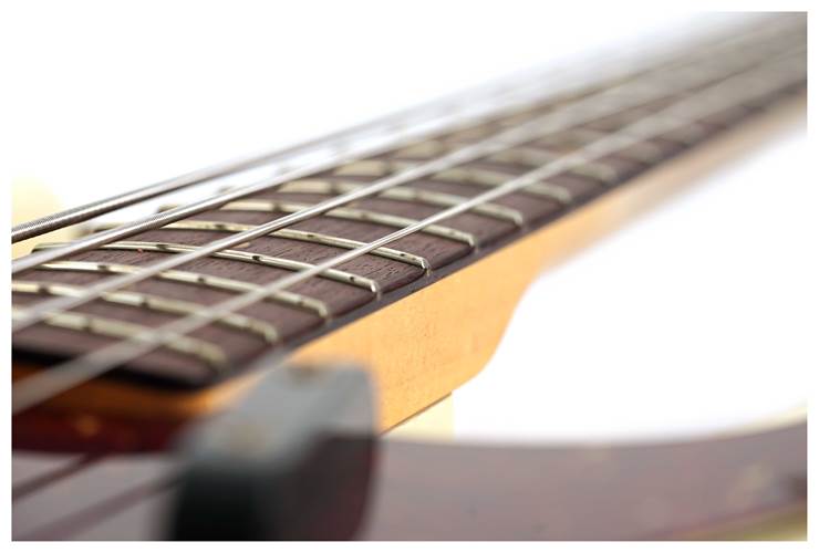 Fender Custom Shop 64 Precision Bass Relic Aged Vintage White #CZ574241 Fender Custom Shop 64 Precision Bass Relic Aged Vintage White #CZ574241