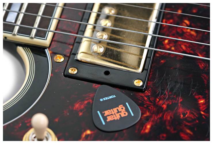 D'Angelico Deluxe Brighton Black (Ex-Demo) #W2202453 D'Angelico Deluxe Brighton Black (Ex-Demo) #W2202453