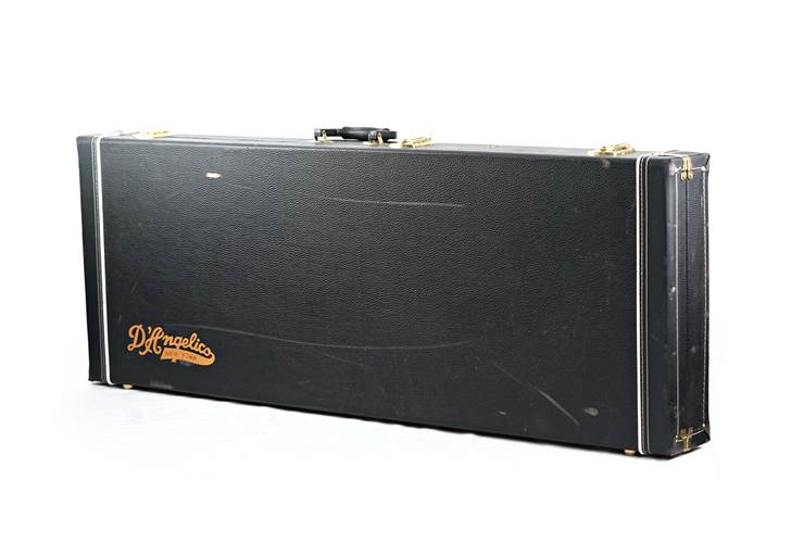 D'Angelico Deluxe Brighton Black (Ex-Demo) #W2202453 D'Angelico Deluxe Brighton Black (Ex-Demo) #W2202453