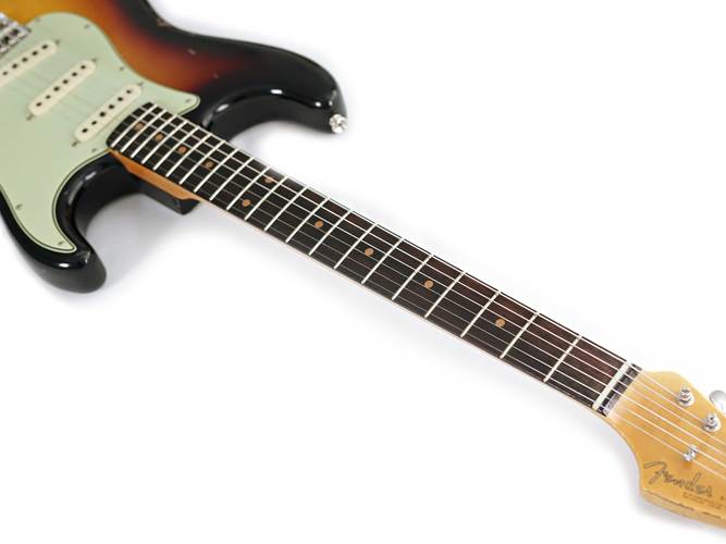 Fender Custom Shop Late 62 Stratocaster Relic Closet Classic Hardware Chocolate 3 Tone Sunburst #CZ575757 Fender Custom Shop Late 62 Stratocaster Relic Closet Classic Hardware Chocolate 3 Tone Sunburst #CZ575757