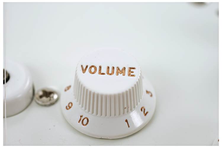 Fender Custom Shop Vintage Custom 1955 Strat Fiesta Red guitarguitar spec #R134630 Fender Custom Shop Vintage Custom 1955 Strat Fiesta Red guitarguitar spec #R134630