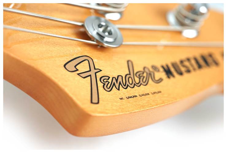 Fender Vintera II 70s Mustang Bass Competition Burgundy Fender Vintera II 70s Mustang Bass Competition Burgundy