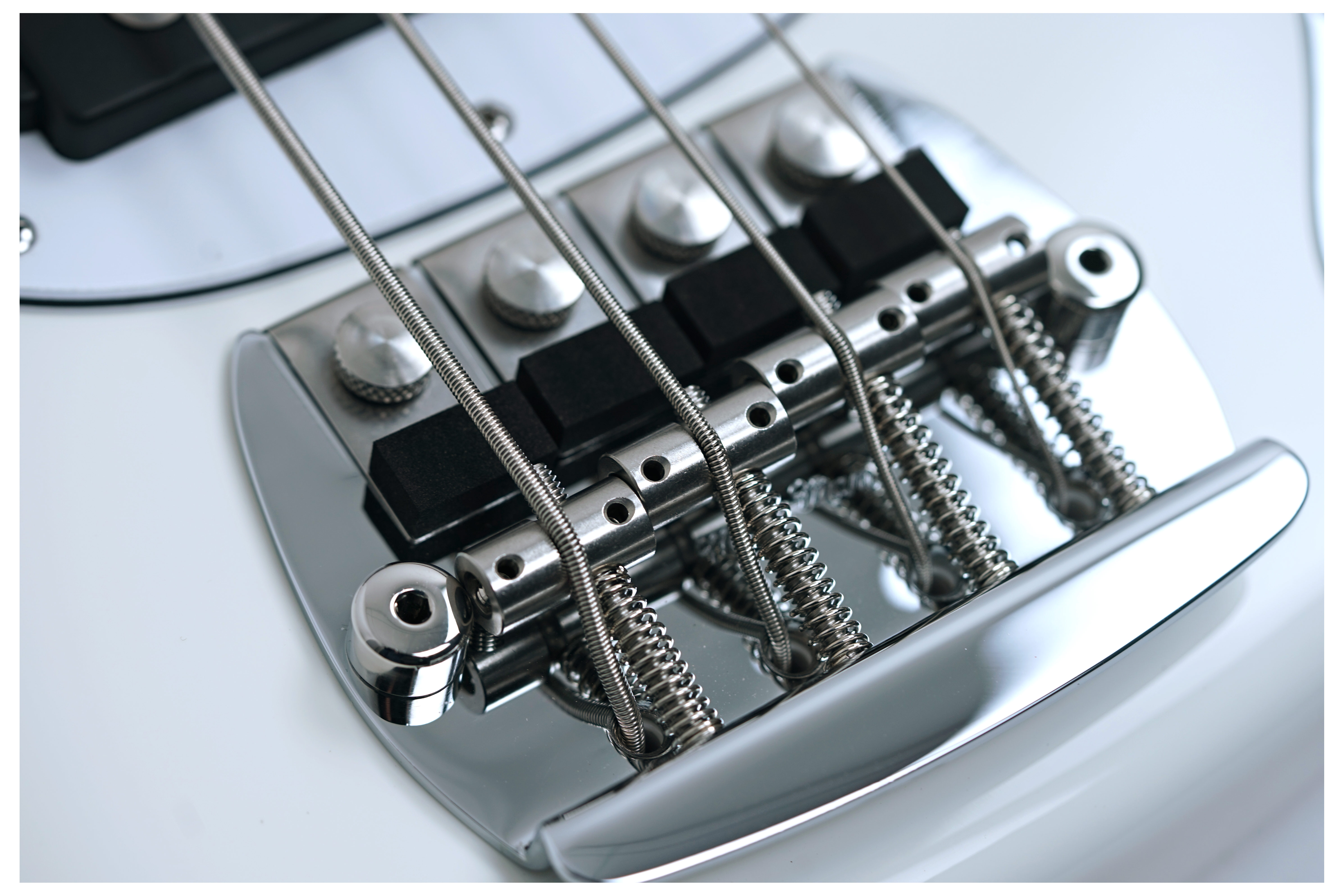 Music Man Retro 70s Stingray White #CB01313