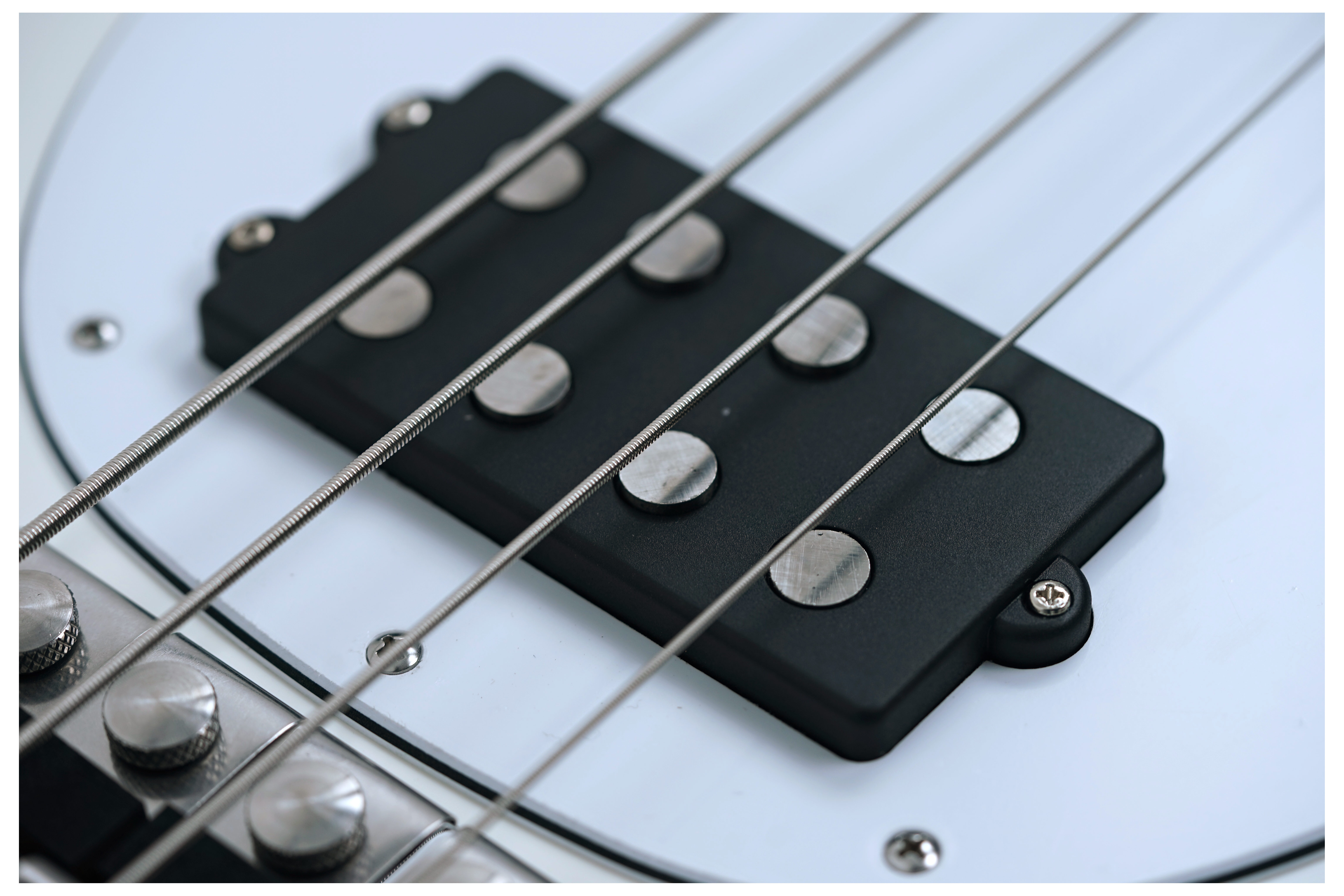 Music Man Retro 70s Stingray White #CB01313