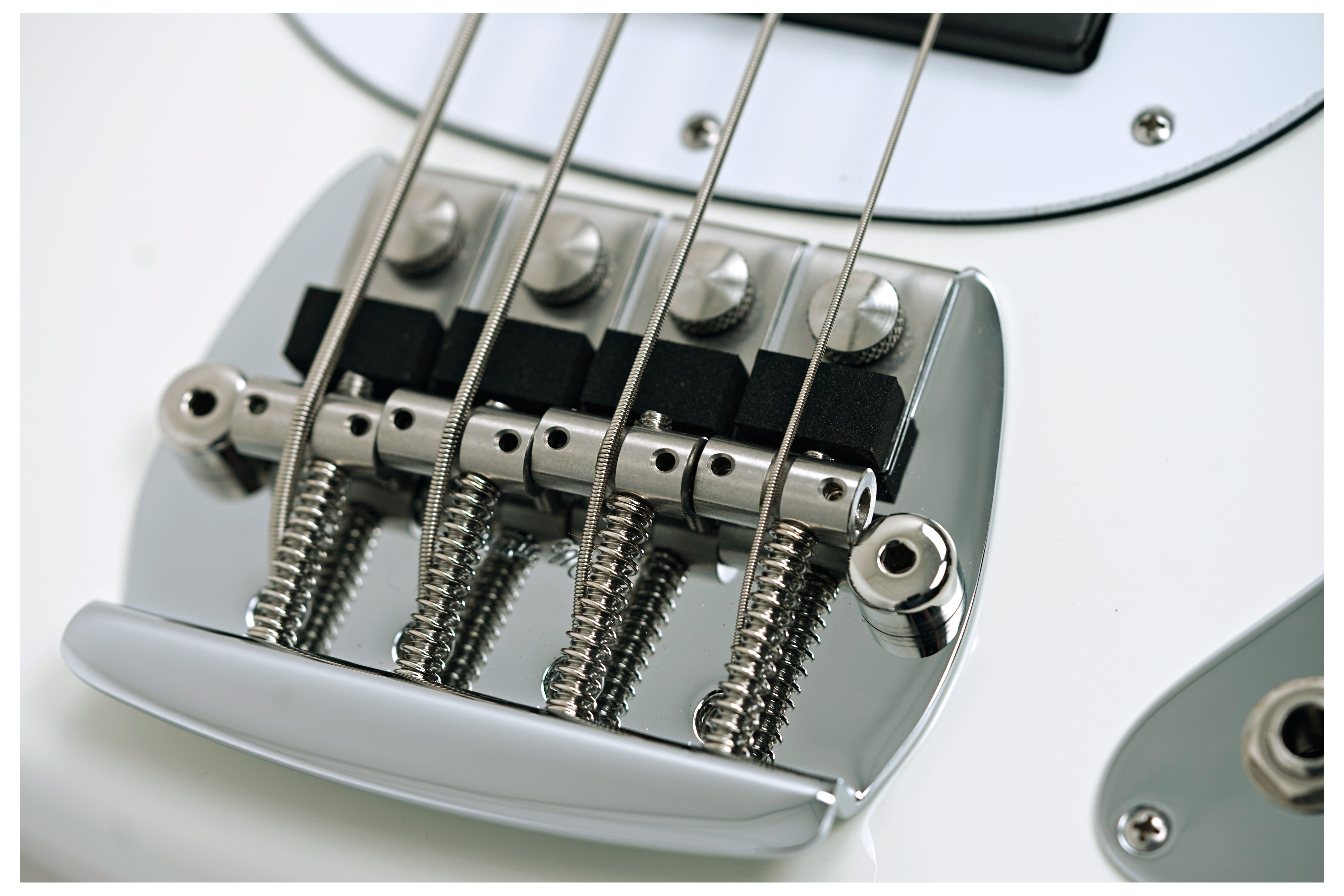 Music Man Retro 70s Stingray White #CB01479