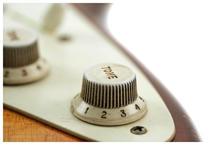 Fender Custom Shop 1956 Stratocaster Journeyman Relic Transparent 3 Tone Sunburst Masterbuilt by Levi Perry #CZ565540 Fender Custom Shop 1956 Stratocaster Journeyman Relic Transparent 3 Tone Sunburst Masterbuilt by Levi Perry #CZ565540