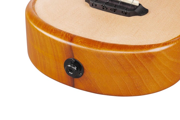Ukulélé Concert Ibanez AUC10E-OPN - Table épicéa, Corps Paulownia Massif, Préampli AEQ-2U Avec Accordeur - Housse Incluse