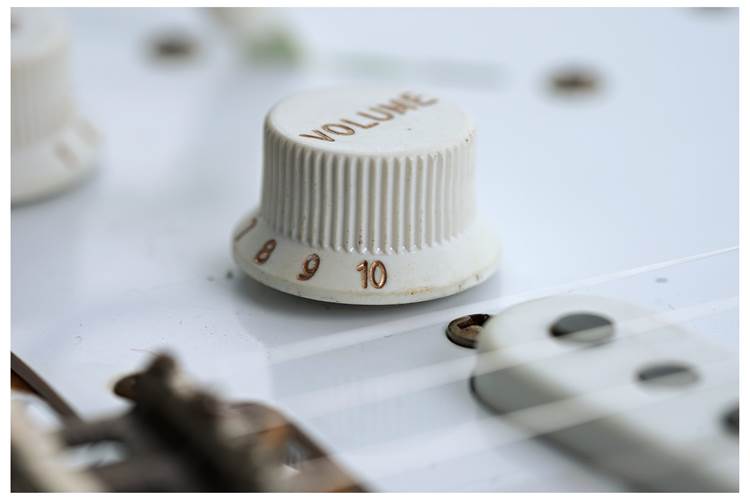 Fender Custom Shop 1954 Stratocaster Journeyman Relic Wide 2 Tone Sunburst Left Handed Fender Custom Shop 1954 Stratocaster Journeyman Relic Wide 2 Tone Sunburst Left Handed