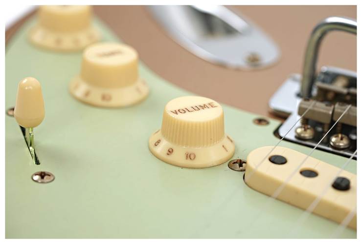 Fender Custom Shop 1959 Stratocaster Journeyman Relic Super Faded Aged Firemist Gold #CZ581728 Fender Custom Shop 1959 Stratocaster Journeyman Relic Super Faded Aged Firemist Gold #CZ581728