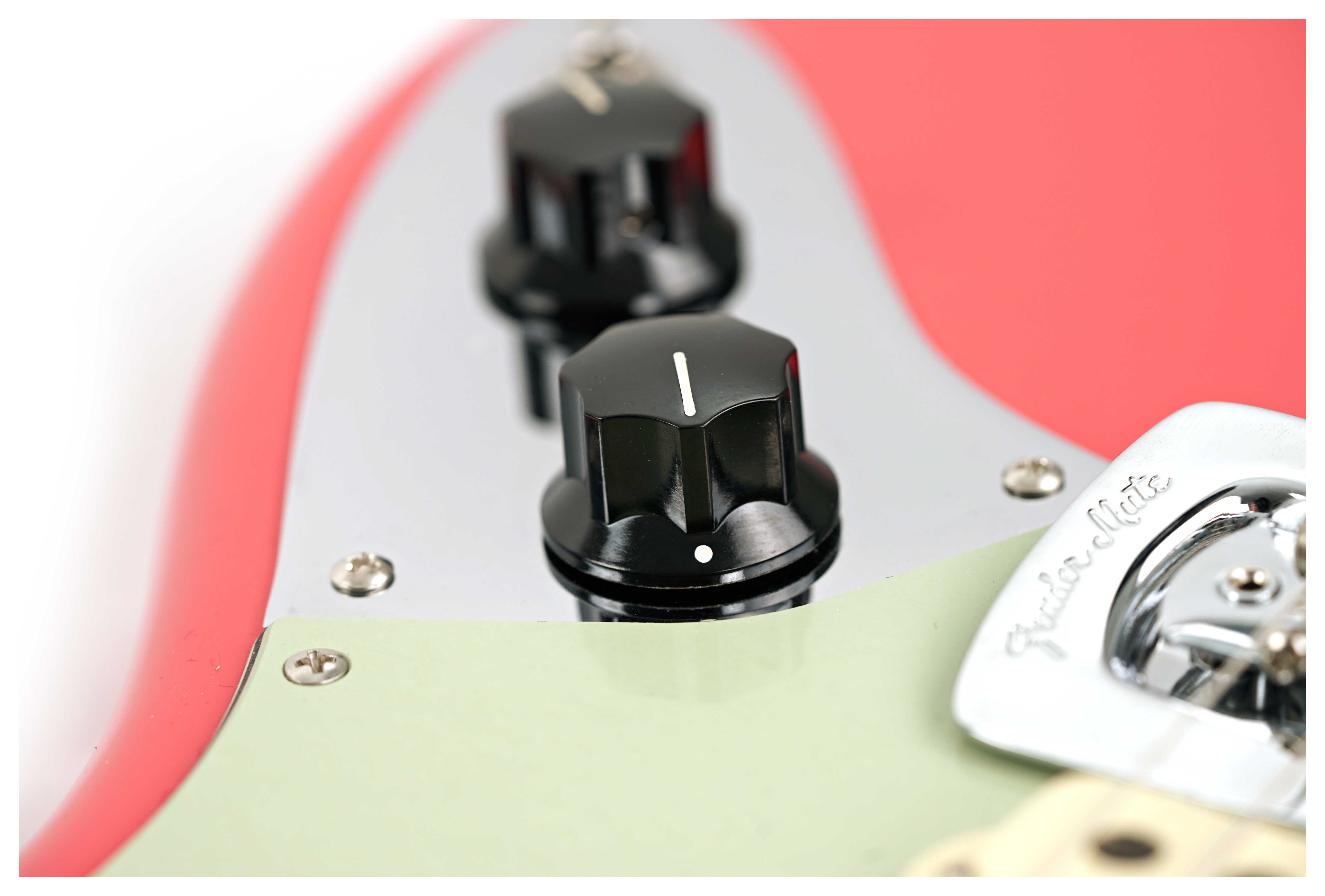 Fender Custom Shop Bass VI Lush Closet Classic Fiesta Red