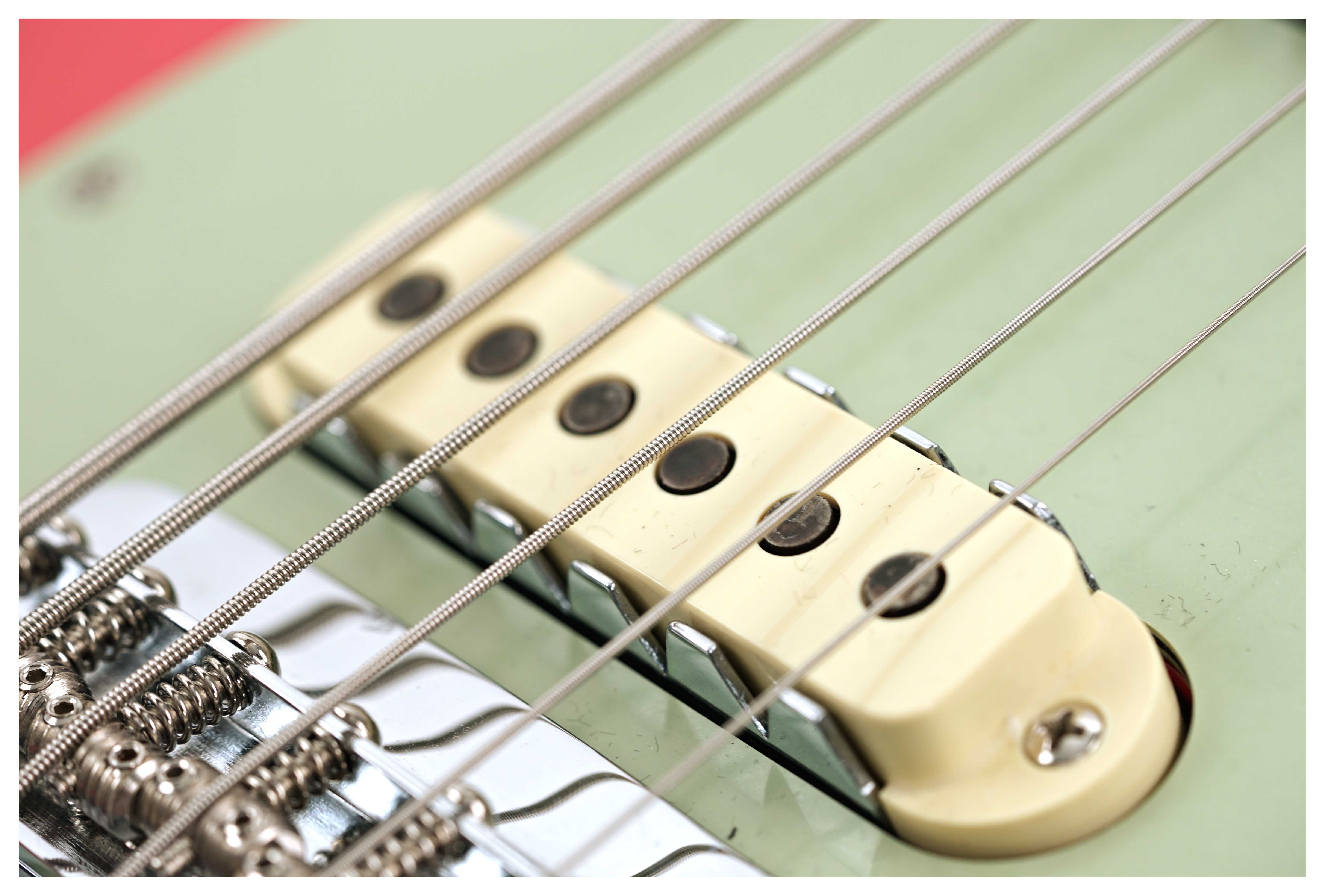 Fender Custom Shop Bass VI Lush Closet Classic Fiesta Red