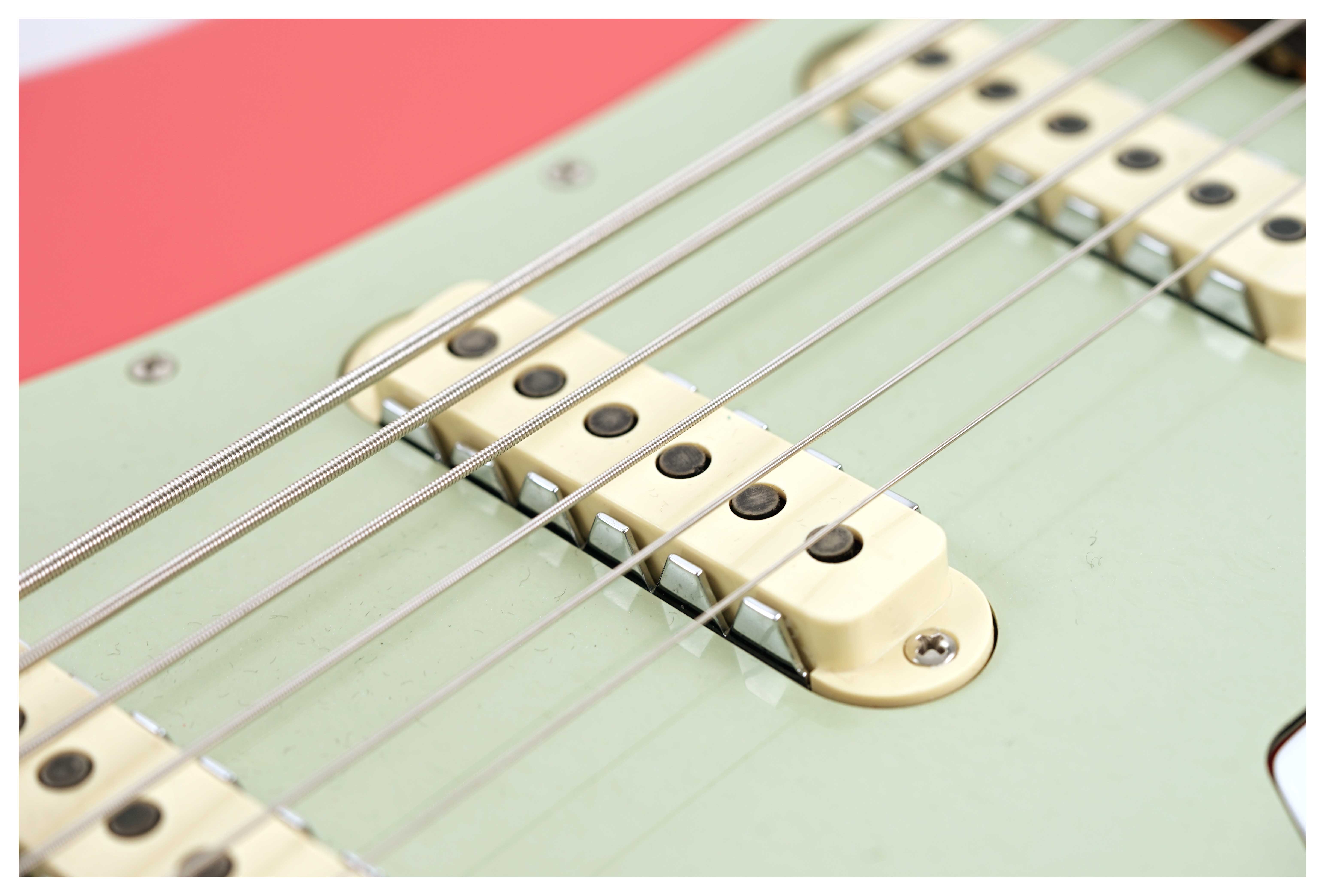 Fender Custom Shop Bass VI Lush Closet Classic Fiesta Red