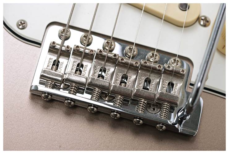 Fender Custom Shop 1967 Stratocaster Relic Closet Classic Shoreline Gold #CZ578833 Fender Custom Shop 1967 Stratocaster Relic Closet Classic Shoreline Gold #CZ578833