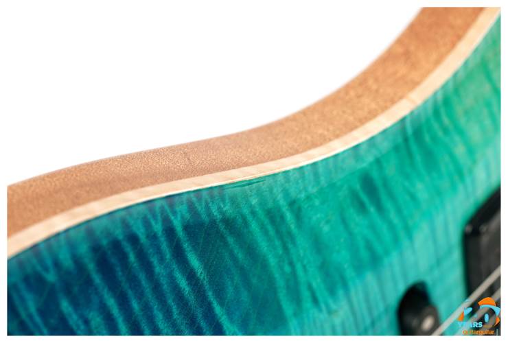 PRS Wood Library Modern Eagle V Blue Fade #0375965 PRS Wood Library Modern Eagle V Blue Fade #0375965