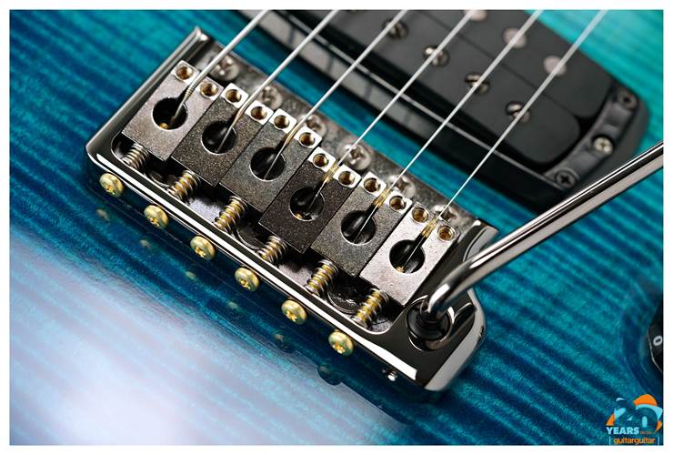 PRS Wood Library Modern Eagle V Blue Fade #0375965 PRS Wood Library Modern Eagle V Blue Fade #0375965