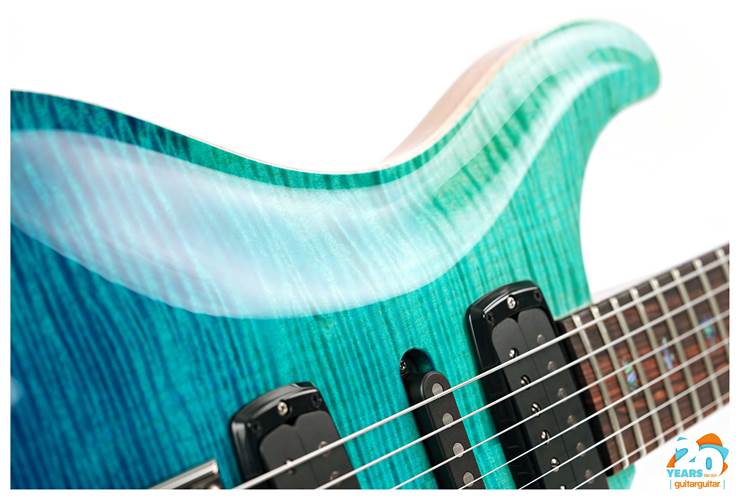 PRS Wood Library Modern Eagle V Blue Fade #0375965 PRS Wood Library Modern Eagle V Blue Fade #0375965