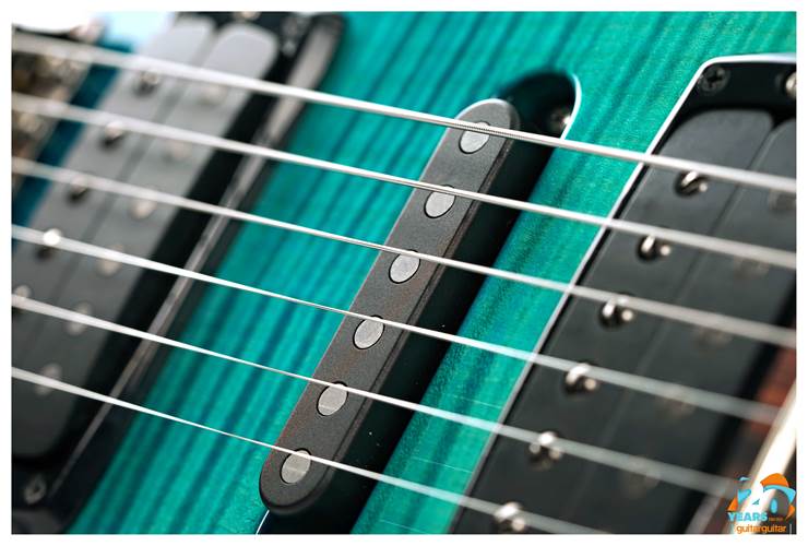 PRS Wood Library Modern Eagle V Blue Fade #0375965 PRS Wood Library Modern Eagle V Blue Fade #0375965