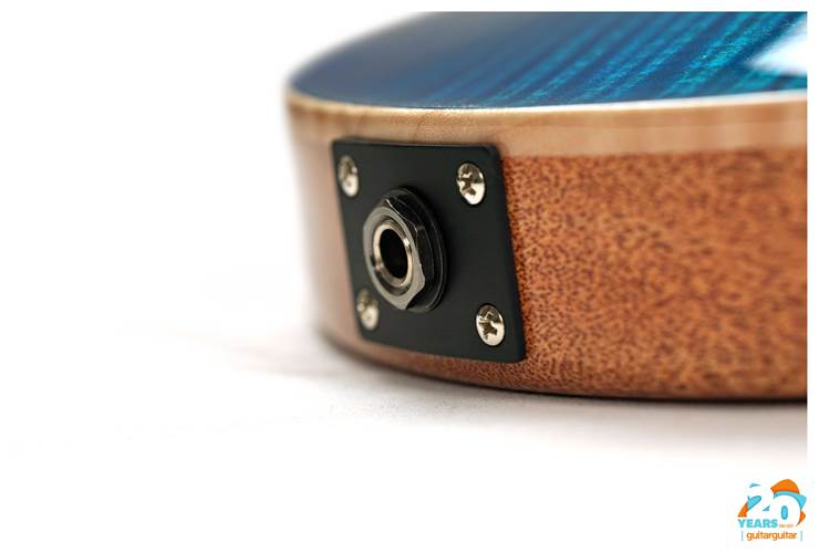 PRS Wood Library Modern Eagle V Blue Fade #0375965 PRS Wood Library Modern Eagle V Blue Fade #0375965