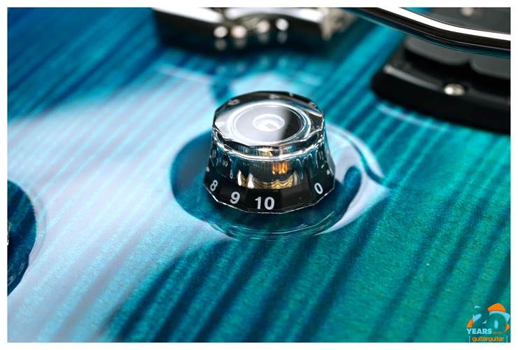 PRS Wood Library Modern Eagle V Blue Fade #0375965 PRS Wood Library Modern Eagle V Blue Fade #0375965