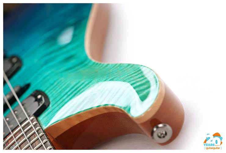 PRS Wood Library Modern Eagle V Blue Fade #0375965 PRS Wood Library Modern Eagle V Blue Fade #0375965