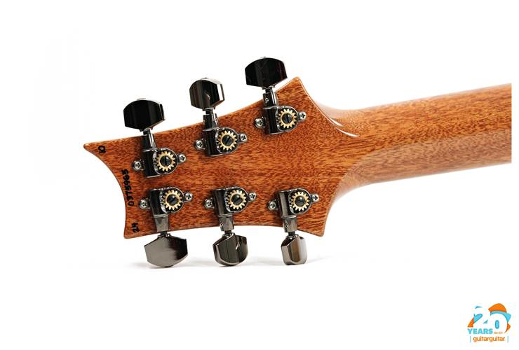 PRS Wood Library Modern Eagle V Blue Fade #0375965 PRS Wood Library Modern Eagle V Blue Fade #0375965