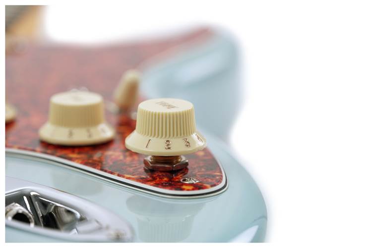 Fender Limited Edition American Pro II Thinline Stratocaster Daphne Blue Rosewood Fingerboard Fender Limited Edition American Pro II Thinline Stratocaster Daphne Blue Rosewood Fingerboard