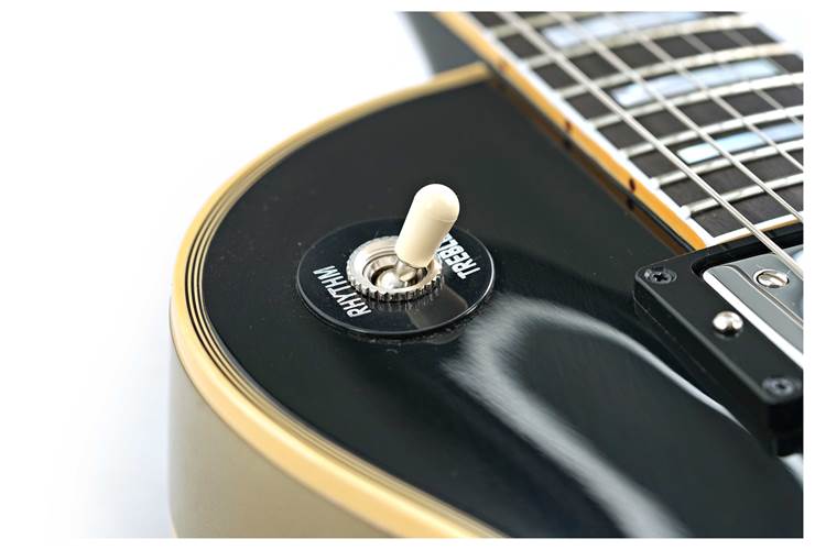 Gibson Custom Shop Made 2 Measure 1968 Les Paul Custom Silverburst VOS Chrome Hardware #407208 Gibson Custom Shop Made 2 Measure 1968 Les Paul Custom Silverburst VOS Chrome Hardware #407208