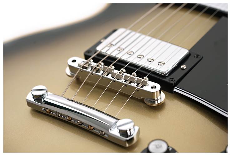 Gibson Custom Shop Made 2 Measure 1968 Les Paul Custom Silverburst VOS Chrome Hardware #501558 Gibson Custom Shop Made 2 Measure 1968 Les Paul Custom Silverburst VOS Chrome Hardware #501558