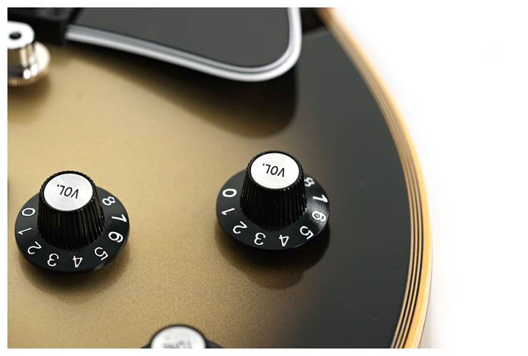 Gibson Custom Shop Made 2 Measure 1968 Les Paul Custom Silverburst VOS Chrome Hardware #502338 Gibson Custom Shop Made 2 Measure 1968 Les Paul Custom Silverburst VOS Chrome Hardware #502338