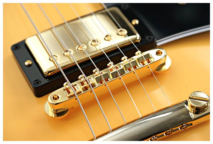 Gibson Custom Shop Made 2 Measure1968 Les Paul Custom Heavy Antique White VOS Gold Hardware #502428 Gibson Custom Shop Made 2 Measure1968 Les Paul Custom Heavy Antique White VOS Gold Hardware #502428